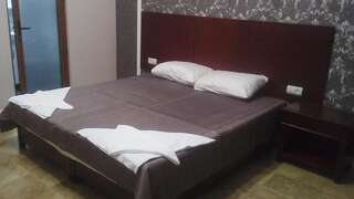 Мини-отель FREEDOM 2 Пицунда Большой двухместный номер с 1 кроватью или 2 отдельными кроватями-3